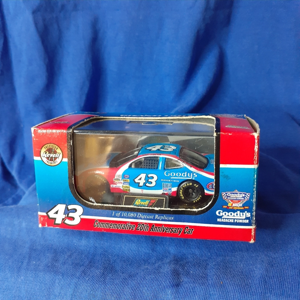 Nascar 1997 Revell Bobby Hamilton #43 STP Goody's Headache $12.50 🇨🇦 Shipping